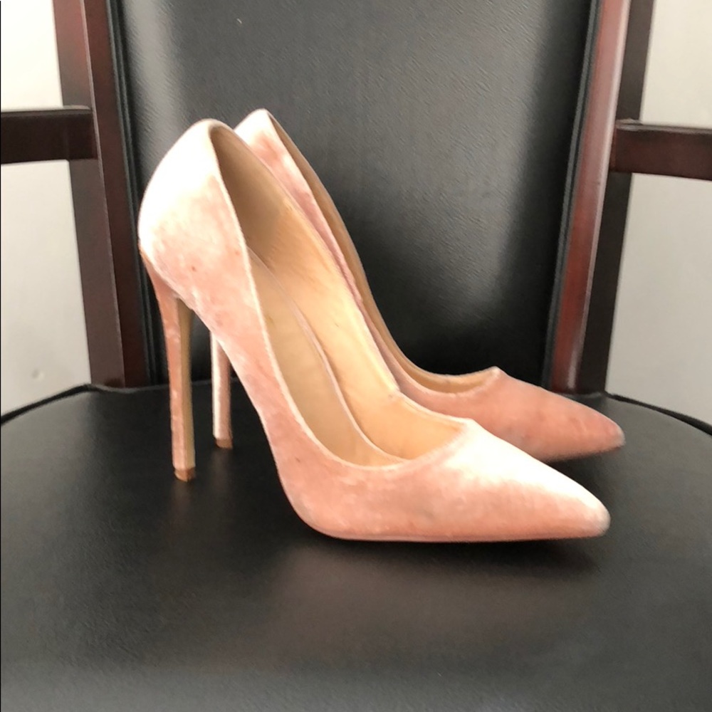 Liliana Closed-toe Pumps